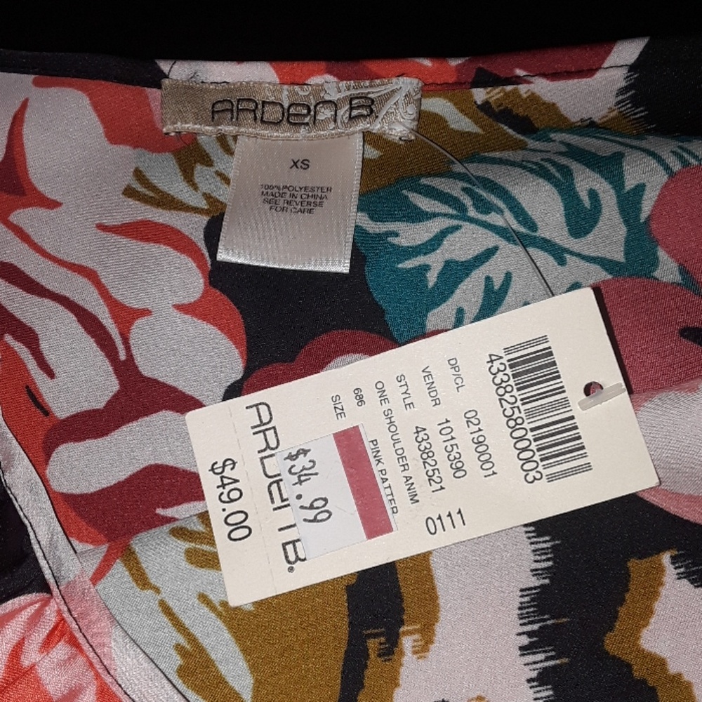 NWT Arden B. One shoulder top - Picture 4 of 4